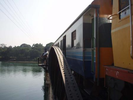 Pont de la rivi&egrave;re Kwa�